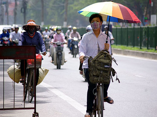 Muôn nẻo trốn nóng vì mất điện của Sinh viên Hà Nội