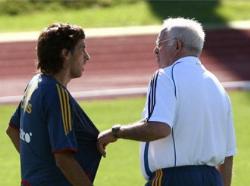 Aragones: Barca cao hơn Real một bậc