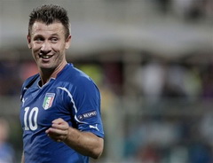 Italia thắng “5 sao”: 17 năm mới thắng đậm thế này
