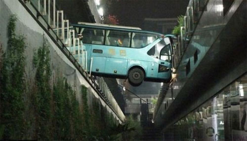 Những tai nạn xe hơi hi hữu nhất quả đất ảnh 3