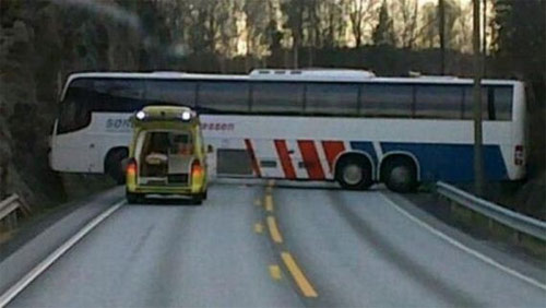 Những tai nạn xe hơi hi hữu nhất quả đất ảnh 10