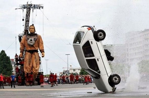 Những tai nạn xe hơi hi hữu nhất quả đất ảnh 11