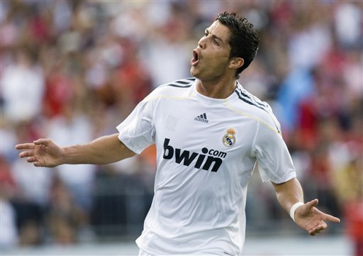 Cận cảnh: Ăn mừng bàn thắng theo cách của Ronaldo