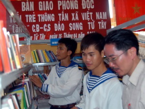 Nên nhân rộng tủ sách “Vì Trường Sa thân yêu”