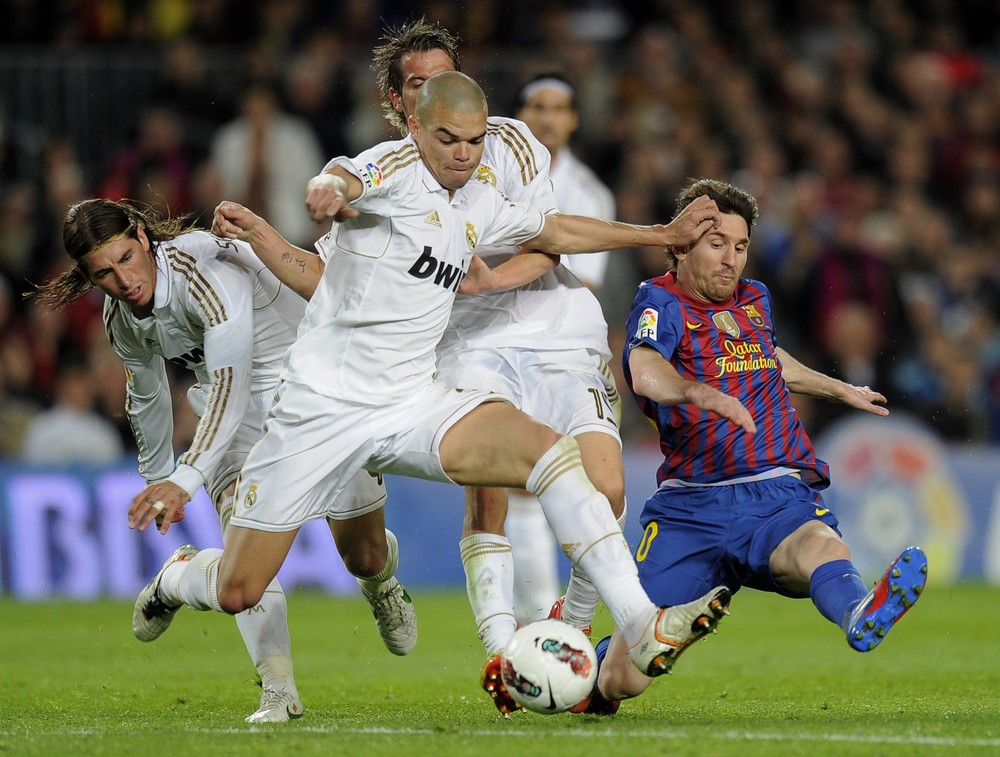 Chưa bao giờ phong tỏa Messi dễ đến thế
