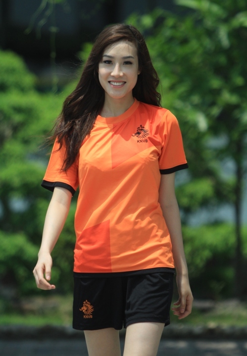 Người đẹp Việt Khoe hàng cổ vũ EURO 2012 IMG0253 Người đẹp Việt Khoe hàng cổ vũ EURO 2012