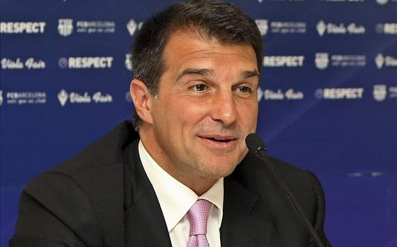 Laporta: Rosell từng muốn bán Puyol, Xavi và Valdes