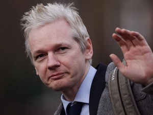Cảnh sát Anh đã đọc lệnh dẫn độ Julian Assange