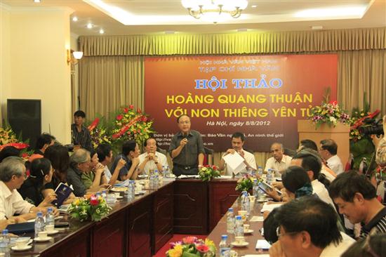 http://media.thethaovanhoa.vn/2012/08/28/05/38/Hoang-Quang-Thuan-1-Custom.JPG