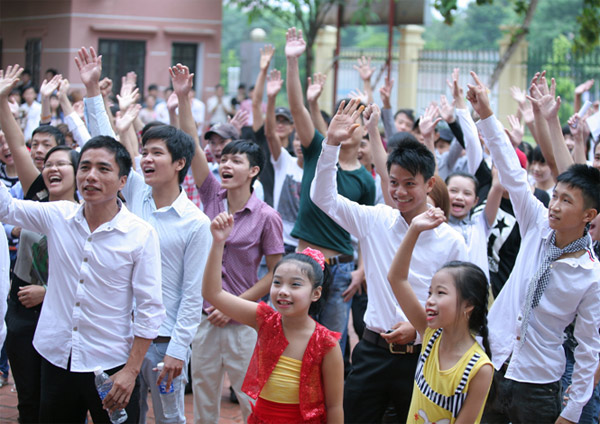 Mất hai tay vẫn chơi đàn điêu luyện