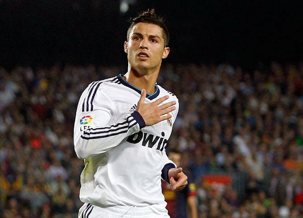 Hôm nay, Ronaldo có thể đuổi kịp hai huyền thoại của Real Madrid