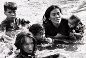 'Hồi hương' bộ ảnh nổi tiếng nhất về chiến tranh Việt Nam 'Requiem'