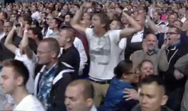  Fan Tottenham mừng hụt vì tưởng Arsenal bị thủng lưới 