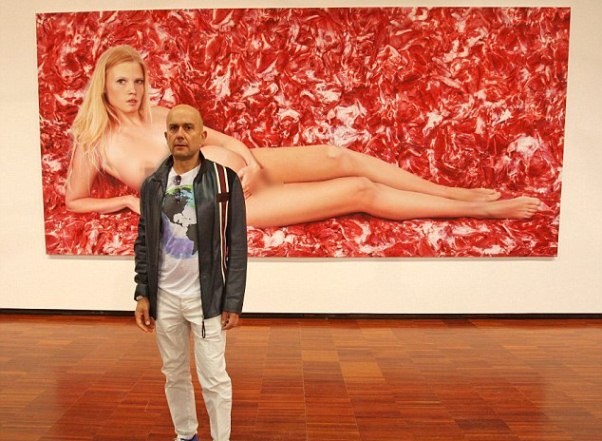 Trưng bày tranh nude của Lara Stone