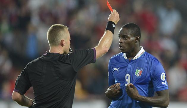 Balotelli-lai-do-chung-Italia-hoa-that-vong-truoc-CH-Czech