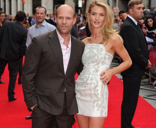    Thiên thần Victoria’s Secret làm lu mờ Jason Staham 