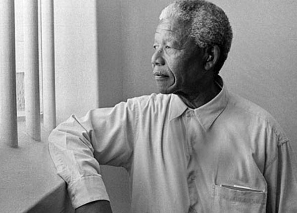 Lãnh tụ Nam Phi Nelson Mandela & Bóng đá: Từ chấn song nhà tù đến cầu vồng của đất nước