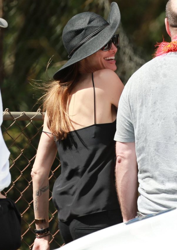 Angelina Jolie tự tin khoe ngực sau phẫu thuật | Thể thao & Văn hóa