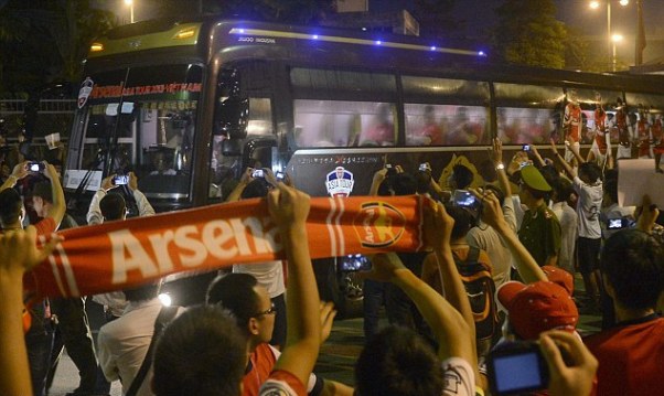Hậu trường - CĐV Arsenal tại Việt Nam khiến báo chí nước ngoài 'choáng' (Hình 5).