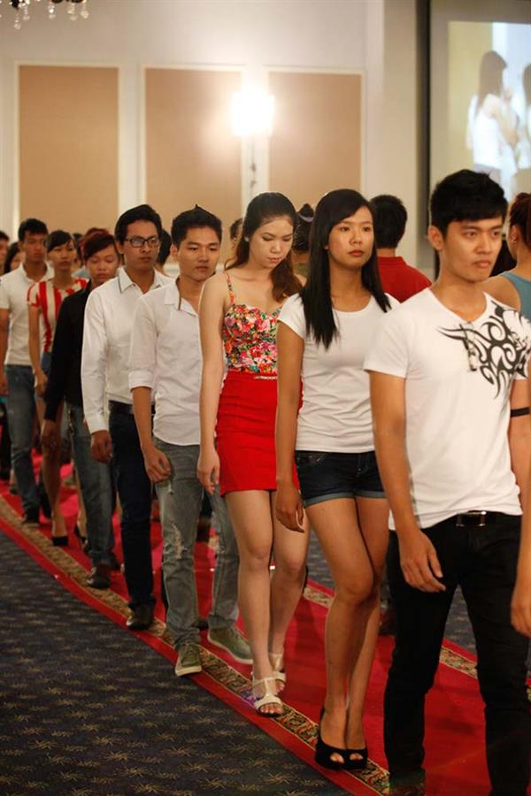 Hàng ngàn 'nam thanh nữ tú' dự tuyển Vietnam’s Next Top Model 2013