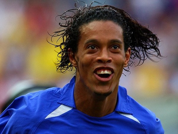 Ronaldinho phẫu thuật, bỏ ‘đặc điểm nhận dạng’