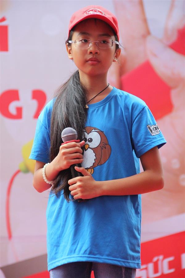 Phương Mỹ Chi và thí sinh The Voice Kids mang tiếng hát tới bệnh viện