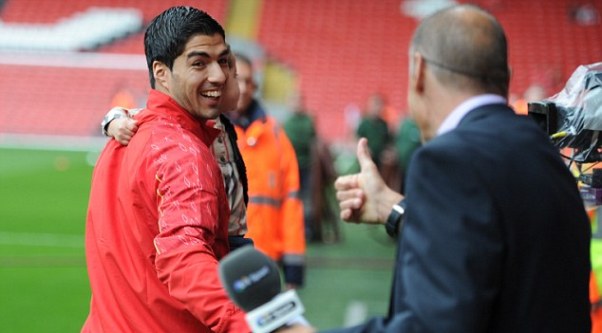Luis Suarez tái xuất: CĐV chào đón, Rodgers hạnh phúc