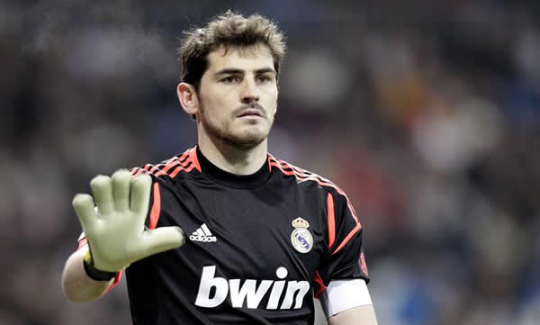 Góc nhìn: Mou đã đi, Casillas vẫn dự bị