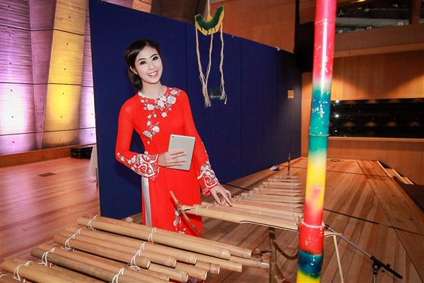 Ngọc Hân làm MC ‘Một thoáng quê hương’ tại Pháp