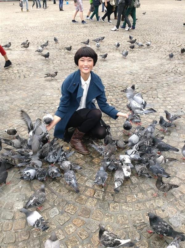 Kha Mỹ Vân diễn thời trang ở Pháp và du ngoạn châu Âu