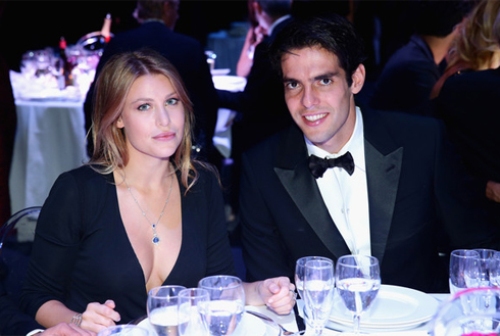 Bà chủ Milan diện đồ trễ nải bên Kaka