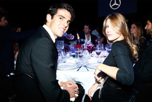 Bà chủ Milan diện đồ trễ nải bên Kaka