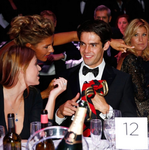 Bà chủ Milan diện đồ trễ nải bên Kaka