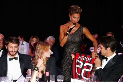 Bà chủ Milan diện đồ trễ nải bên Kaka