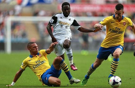 Swansea 1-2 Arsenal: Ramsey lại đóng vai người hùng, 'Pháo thủ' tiếp tục bay cao