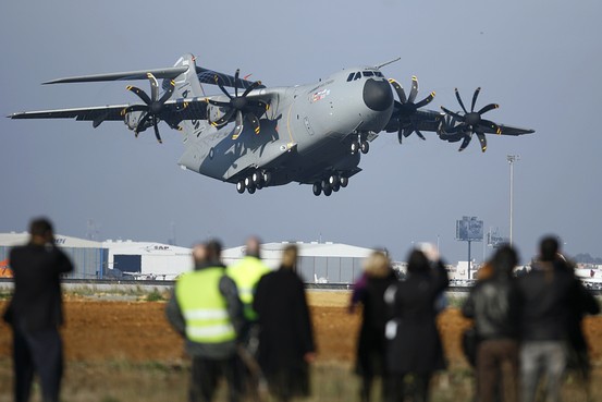 Khám phá siêu máy bay vận tải A400M mới ra lò của Airbus