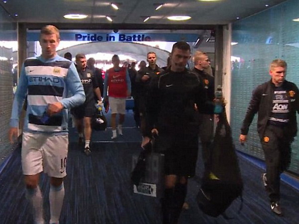 Man City công bố video 'mật', Man United tức giận