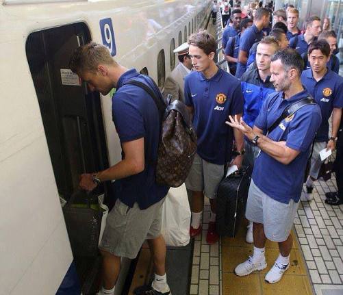 ‘Người hùng’ Adnan Januzaj của Man United đẹp trai từ nhỏ