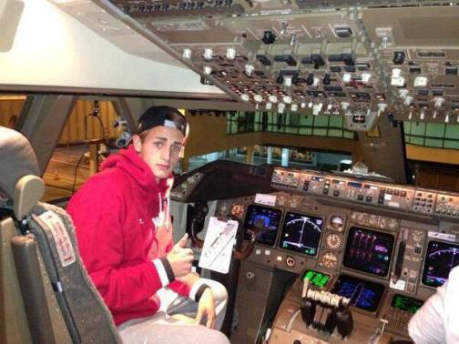 ‘Người hùng’ Adnan Januzaj của Man United đẹp trai từ nhỏ