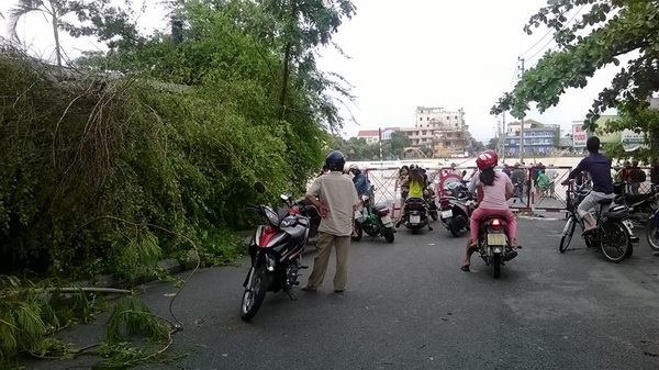 Huế, Đà Nẵng, Hội An oằn mình trong bão