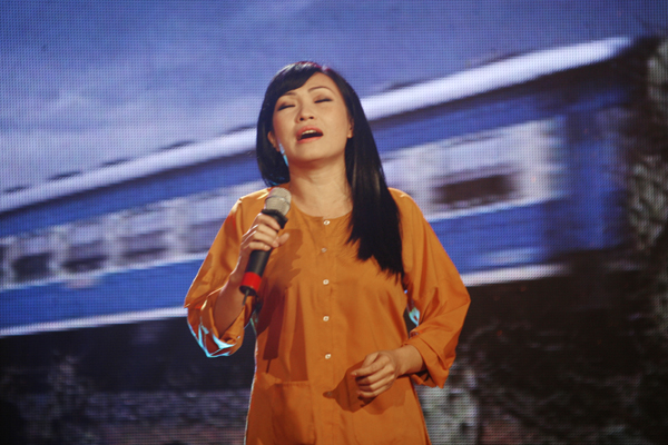 Phương Thanh khóc khi hát lại bài hát cuộc đời 'Giã từ dĩ vãng'