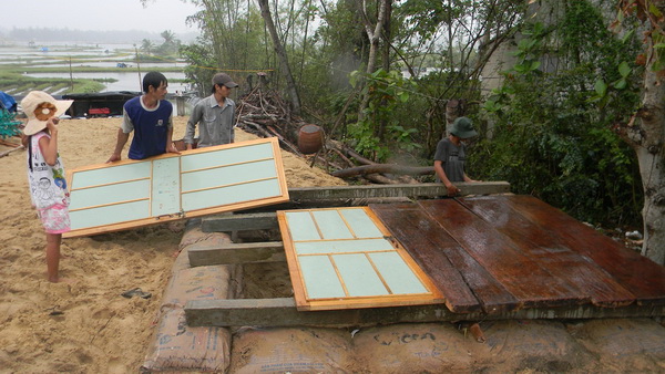 Độc đáo: Dân biển Quảng Nam đào hầm tránh siêu bão Haiyan | Thể thao & Văn hóa