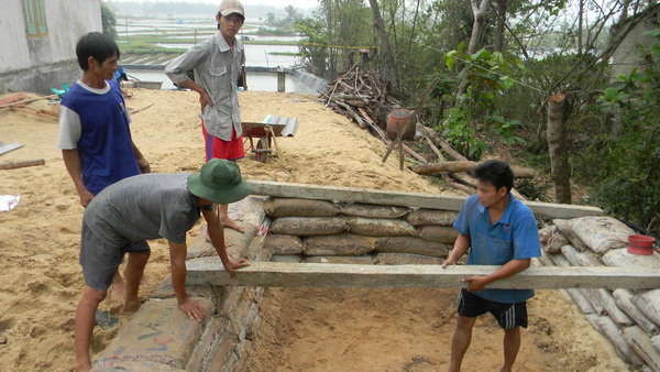 Độc đáo: Dân biển Quảng Nam đào hầm tránh siêu bão Haiyan | Thể thao & Văn hóa