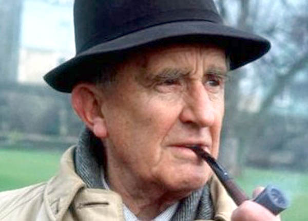 Cha đẻ Ch&uacute;a nhẫn l&agrave;... ch&uacute;a tể của những s&aacute;ng tạo - Ảnh 2.