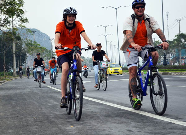 Đạp xe gây quỹ giúp đỡ thanh niên khó khăn tại Đà Nẵng