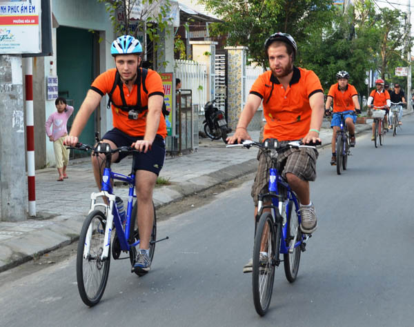 Đạp xe gây quỹ giúp đỡ thanh niên khó khăn tại Đà Nẵng