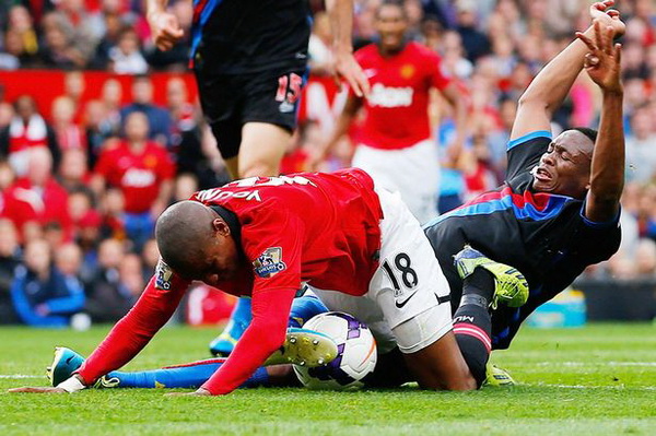 Ashley Young thừa nhận mang tiếng xấu ăn vạ