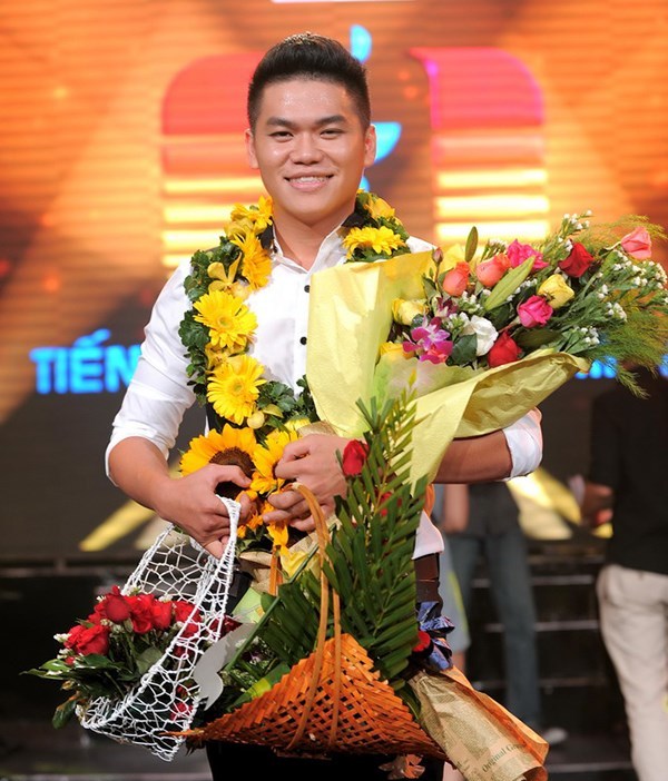 Phạm Trung Kiên đoạt ngôi Quán quân Tiếng hát Truyền hình TPHCM 2013