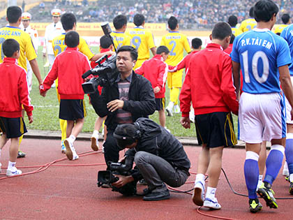 Chất lượng thiếu ổn định, V-League không bán được bản quyền truyền hình?