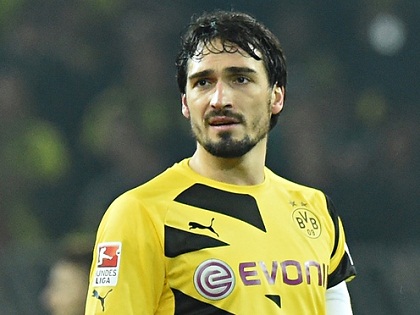 Huyền thoại bóng đá Đức khuyên Hummels đến Anh thi đấu